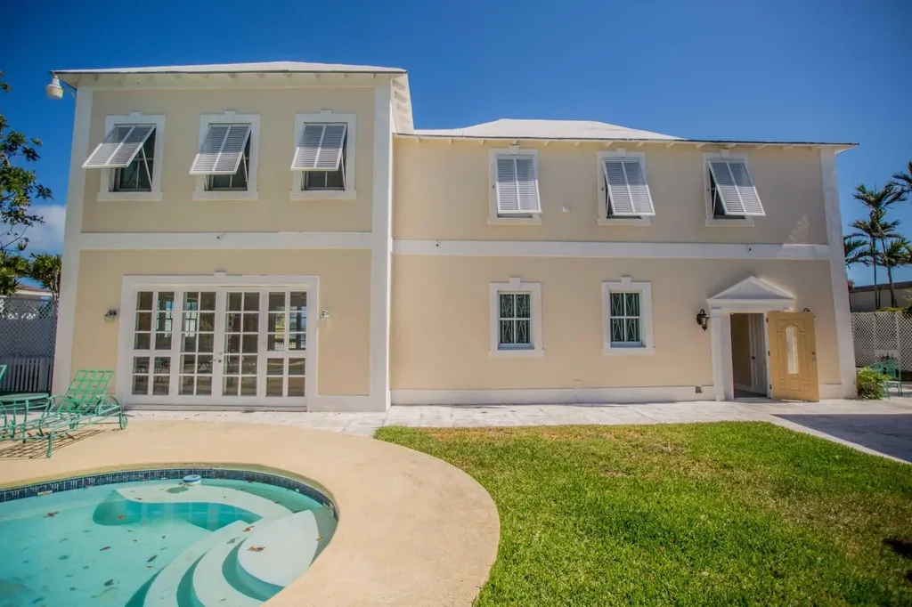 Eastern Road Beachfront New Providence Paradise Island BS