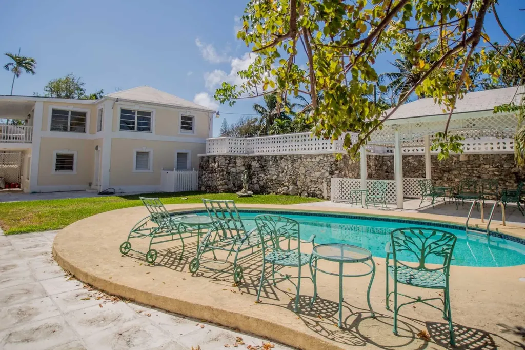 Eastern Road Beachfront New Providence Paradise Island BS