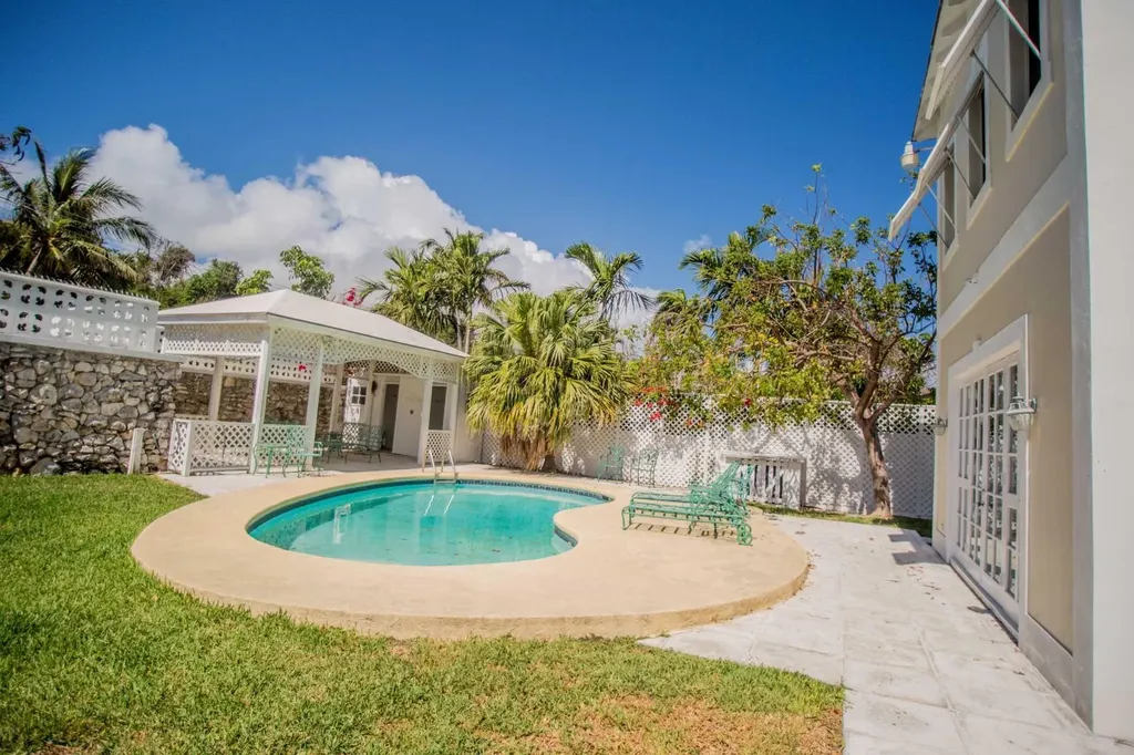 Eastern Road Beachfront New Providence Paradise Island BS