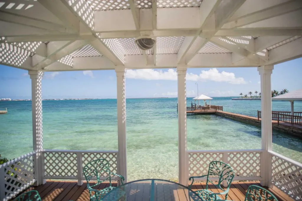 Eastern Road Beachfront New Providence Paradise Island BS