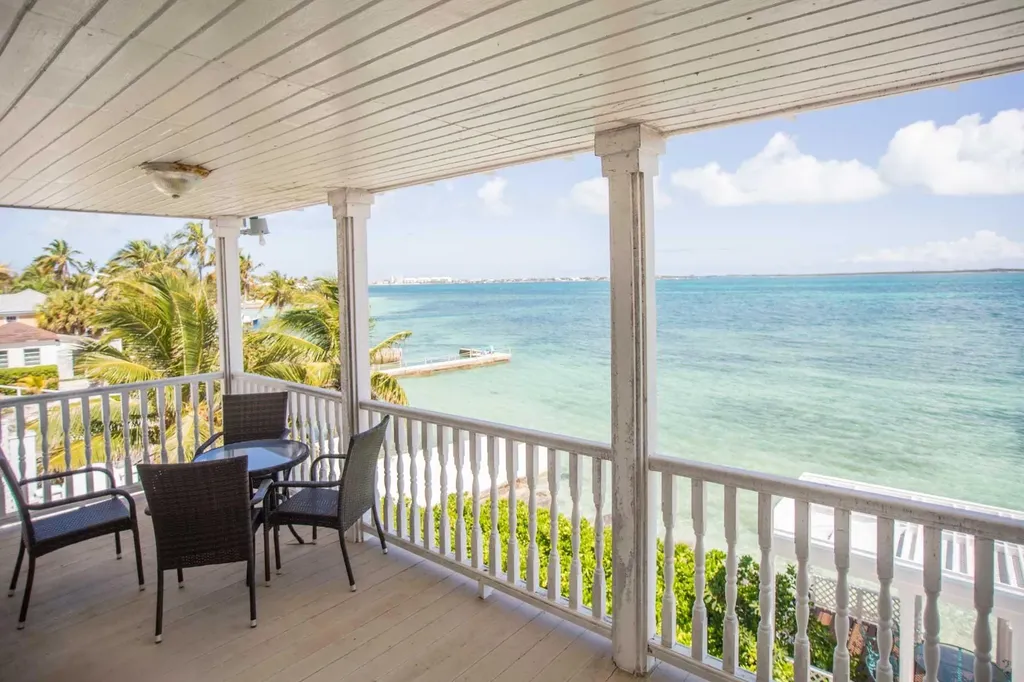 Eastern Road Beachfront New Providence Paradise Island BS