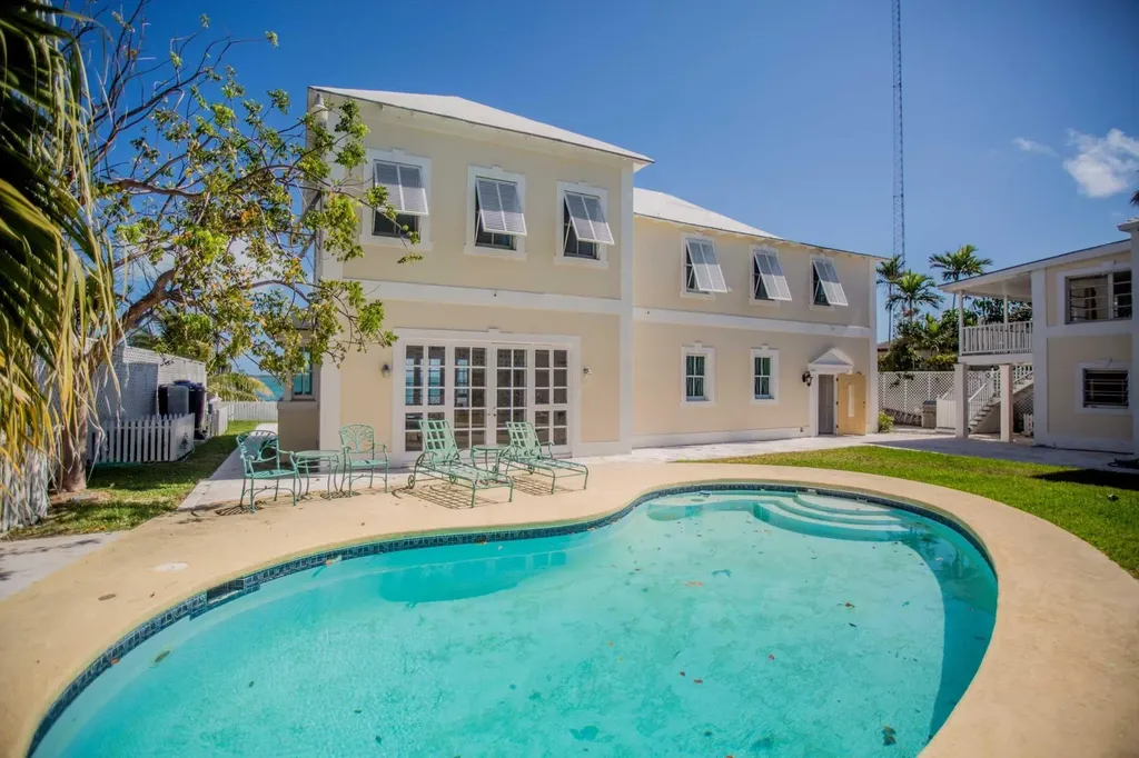 Eastern Road Beachfront New Providence Paradise Island BS