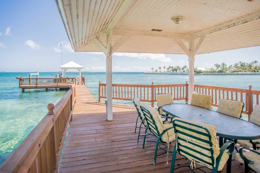 Eastern Road Beachfront New Providence Paradise Island BS