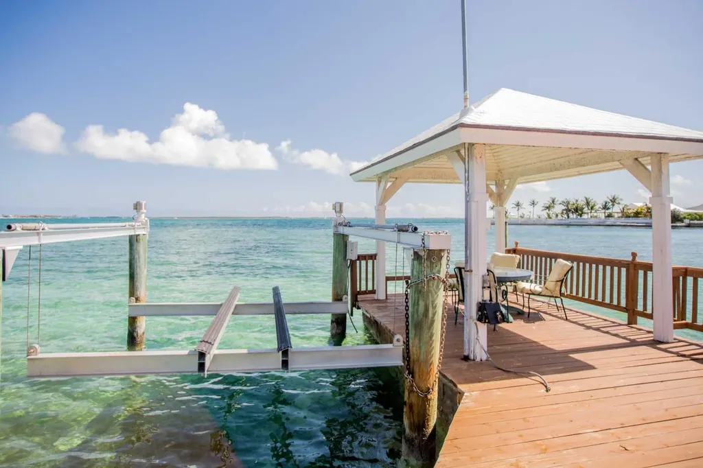 Eastern Road Beachfront New Providence Paradise Island BS