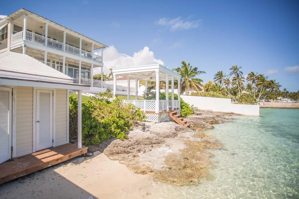 Eastern Road Beachfront New Providence Paradise Island BS