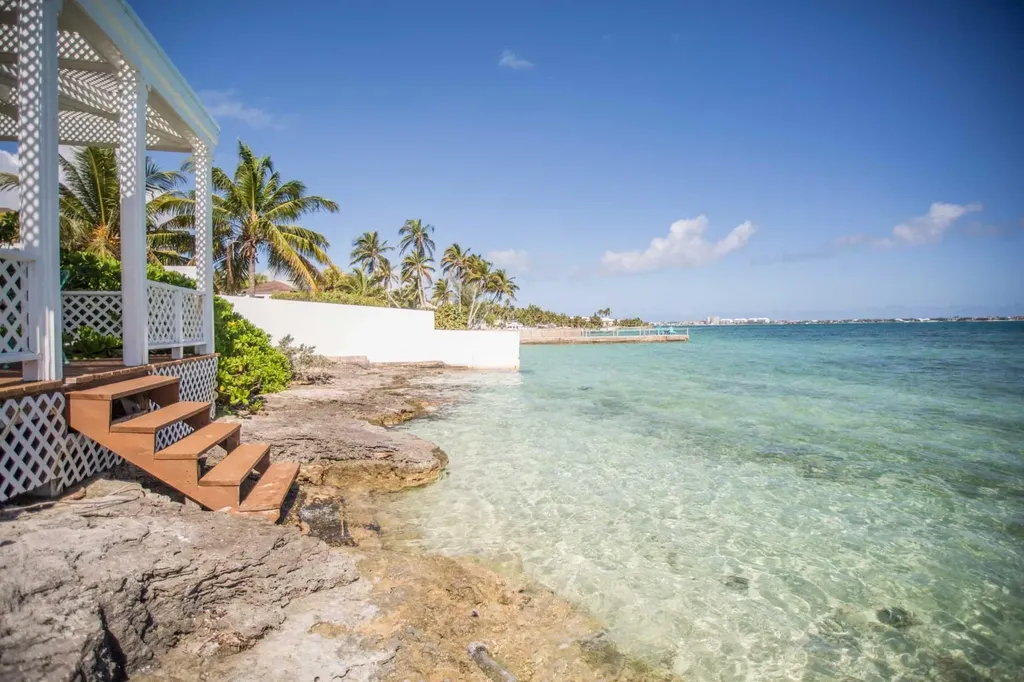 Eastern Road Beachfront New Providence Paradise Island BS