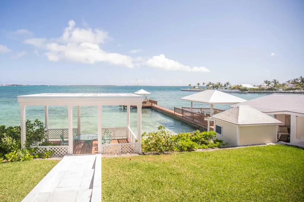 Eastern Road Beachfront New Providence Paradise Island BS