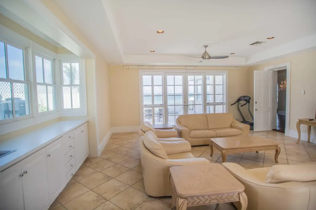 Eastern Road Beachfront New Providence Paradise Island BS