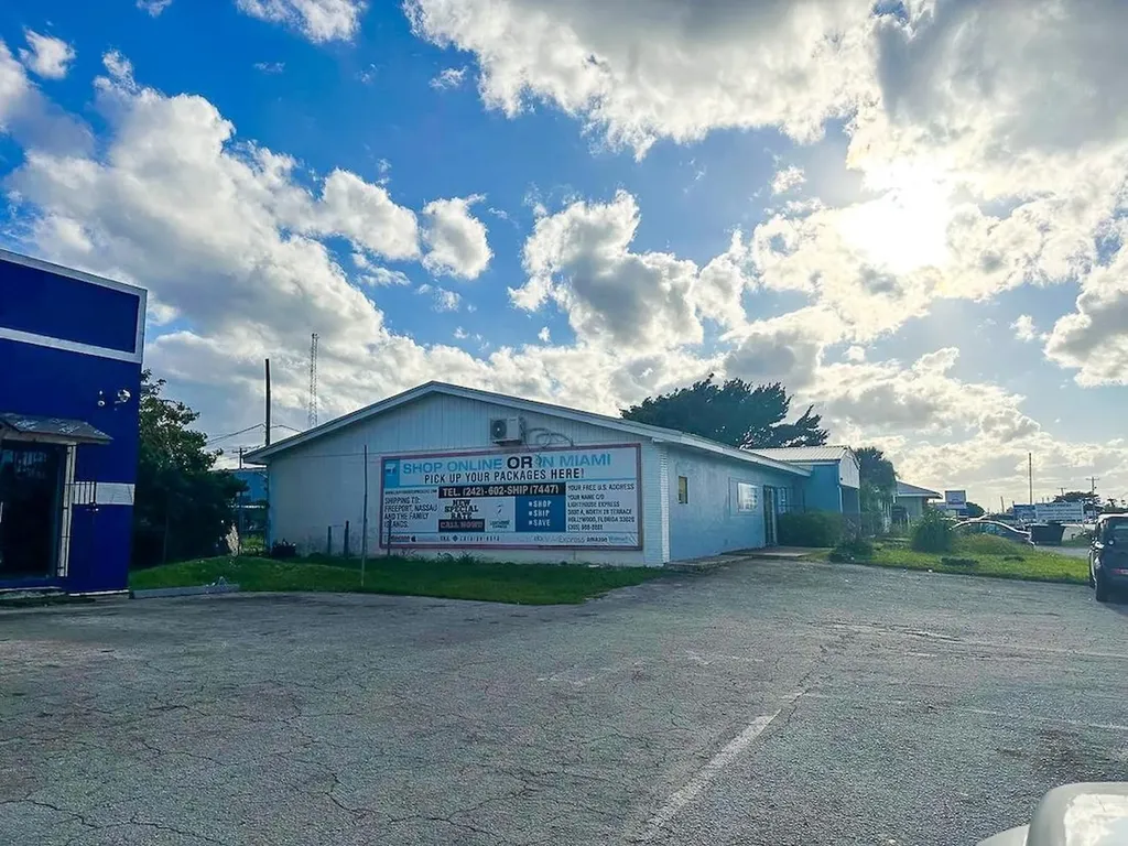 Queen's Highway E4 E5 Grand Bahama Freeport BS