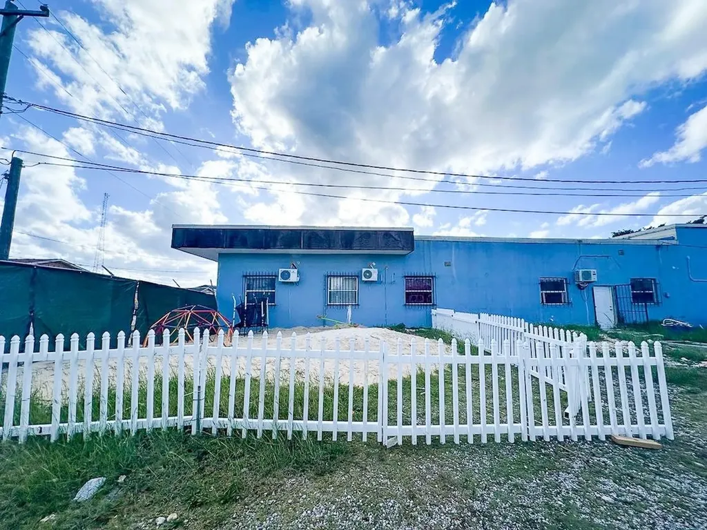 Queen's Highway E4 E5 Grand Bahama Freeport BS