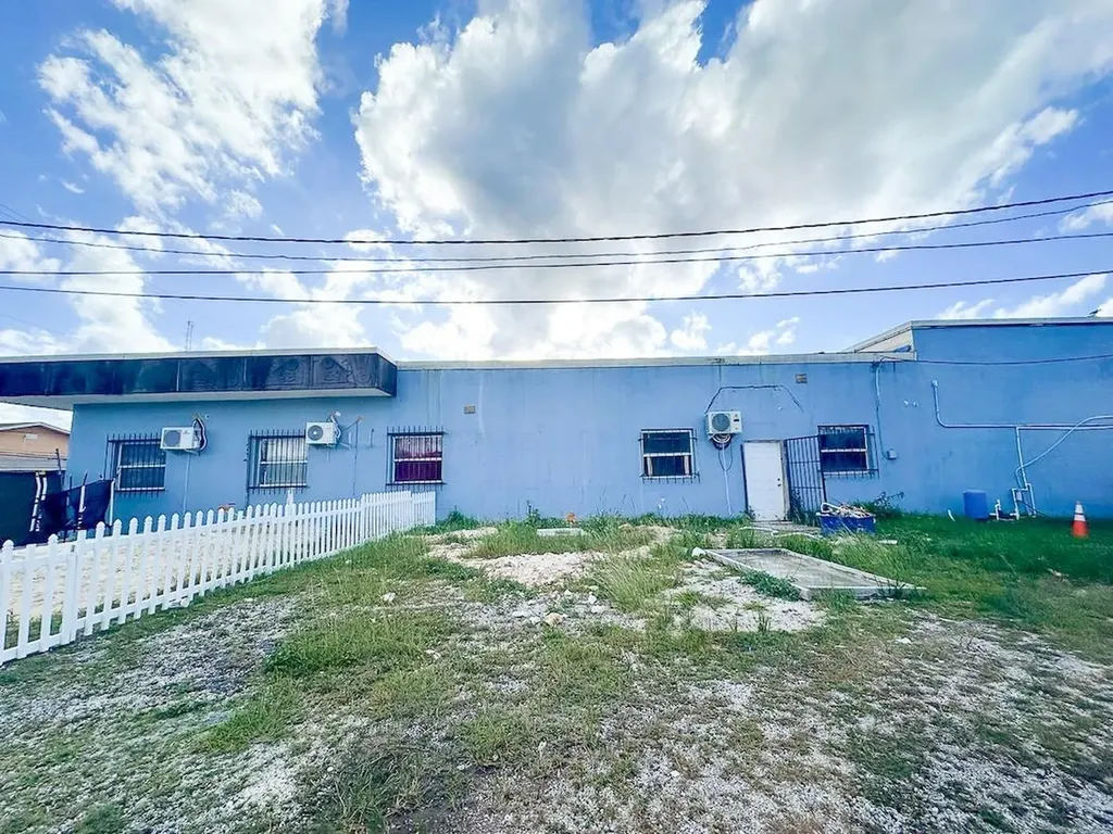 Queen's Highway E4 E5 Grand Bahama Freeport BS