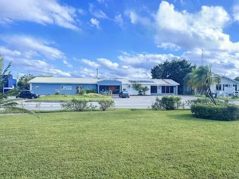 Queen's Highway E4 E5 Grand Bahama Freeport BS