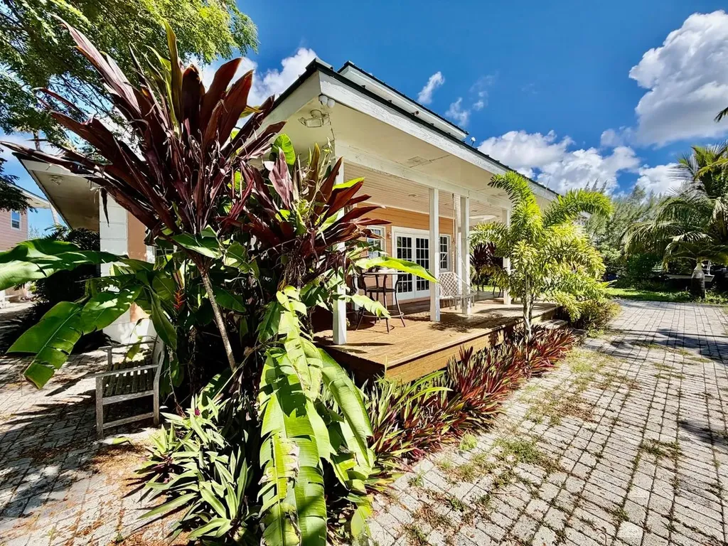 10 Alpine Lane, Pine Bay Grand Bahama Freeport BS