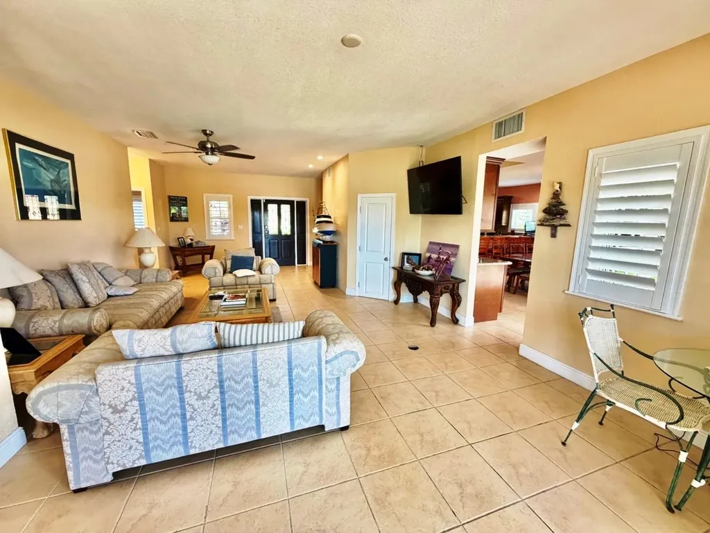 10 Alpine Lane, Pine Bay Grand Bahama Freeport BS