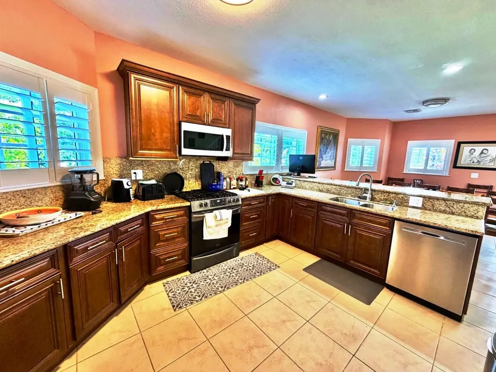 10 Alpine Lane, Pine Bay Grand Bahama Freeport BS