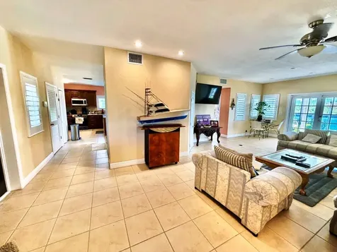 10 Alpine Lane, Pine Bay Grand Bahama Freeport BS