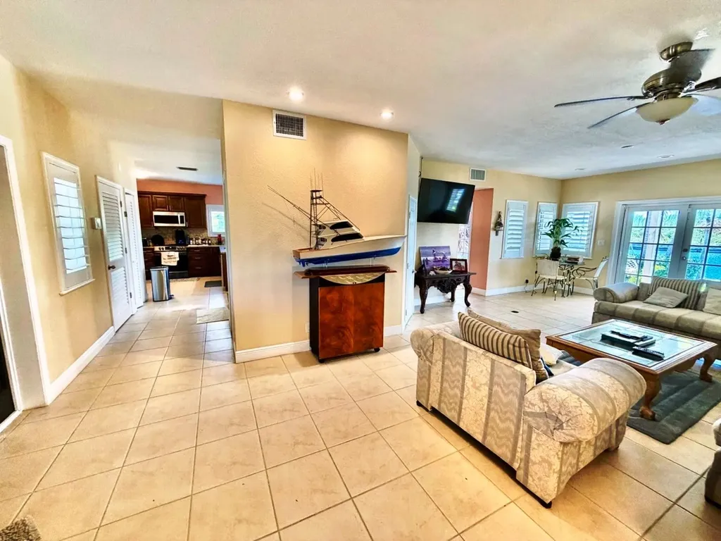 10 Alpine Lane, Pine Bay Grand Bahama Freeport BS