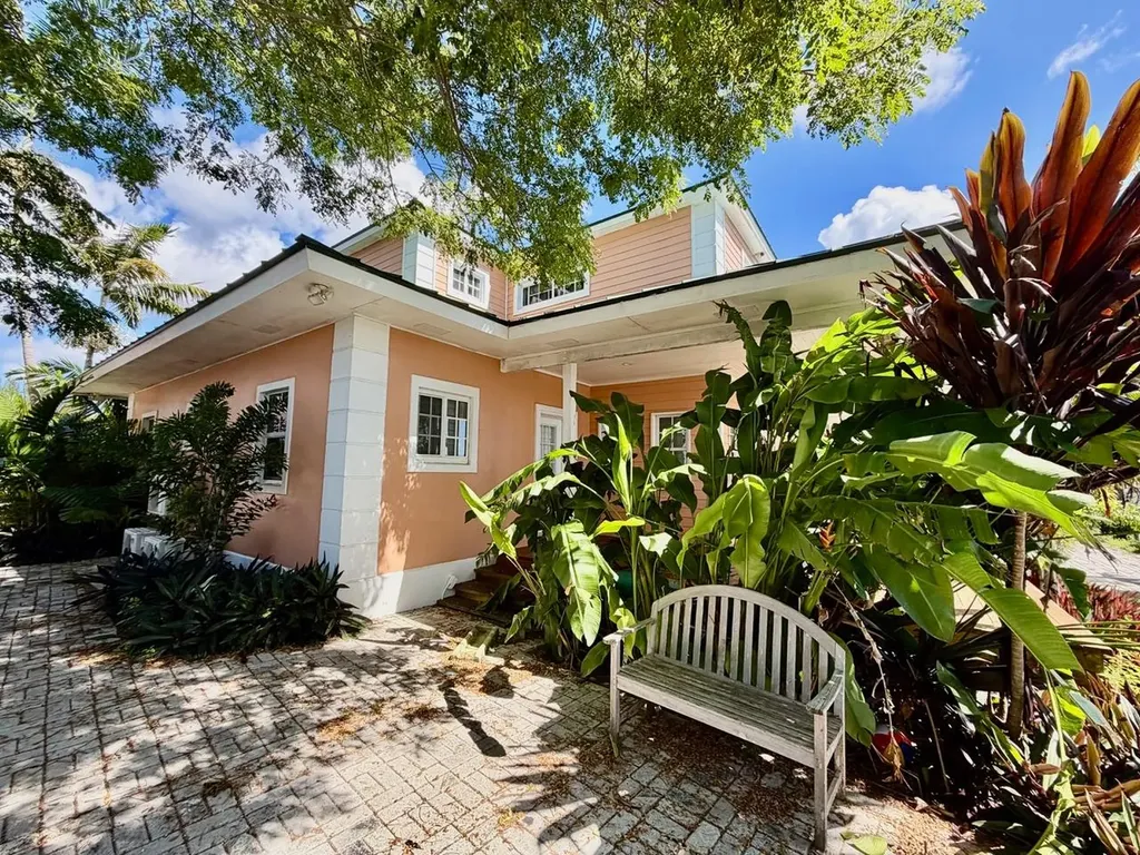 10 Alpine Lane, Pine Bay Grand Bahama Freeport BS