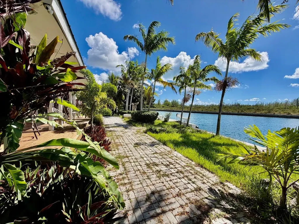 10 Alpine Lane, Pine Bay Grand Bahama Freeport BS