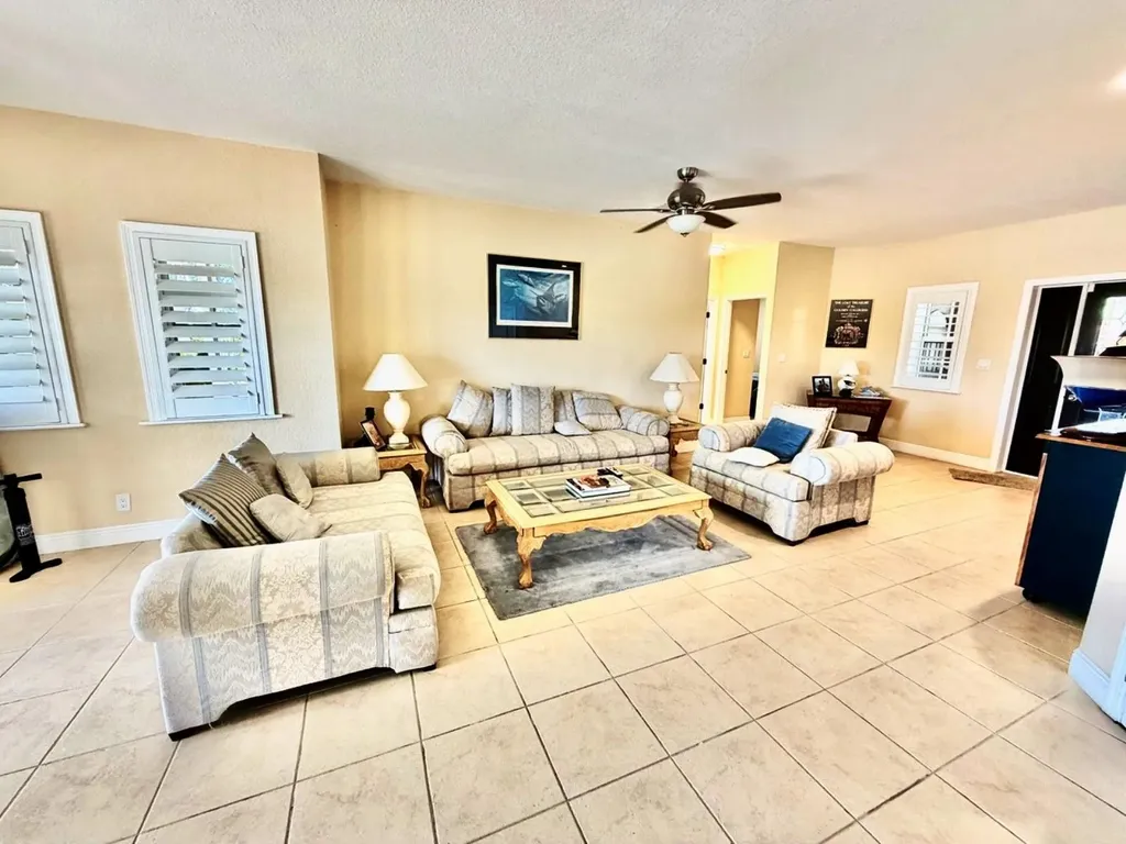 10 Alpine Lane, Pine Bay Grand Bahama Freeport BS