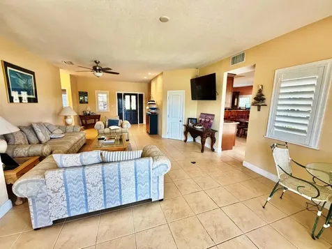 10 Alpine Lane, Pine Bay Grand Bahama Freeport BS