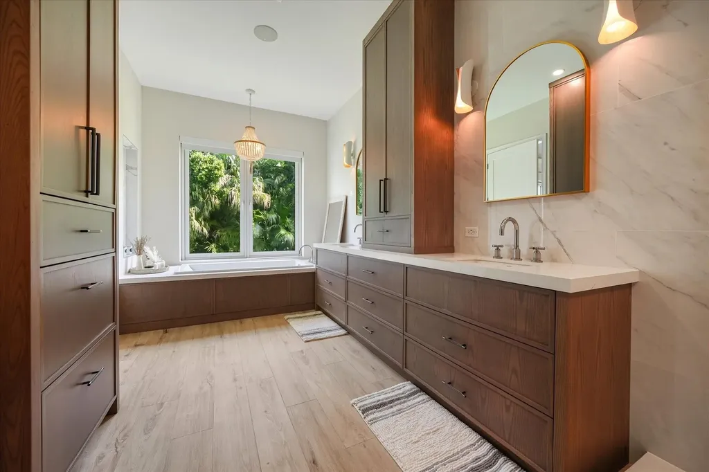 Bali Cinq New Providence Paradise Island BS