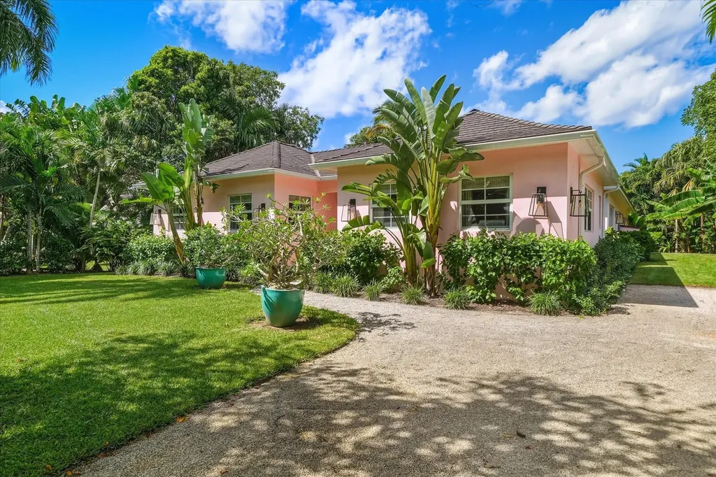 Bali Cinq New Providence Paradise Island BS