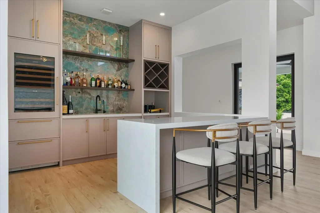 Bali Cinq New Providence Paradise Island BS