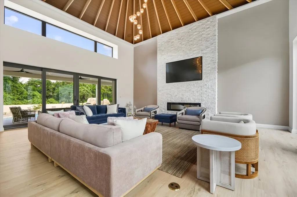 Bali Cinq New Providence Paradise Island BS