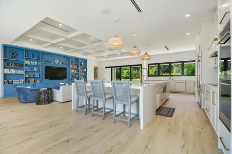 Bali Cinq New Providence Paradise Island BS