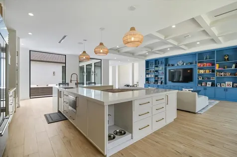 Bali Cinq New Providence Paradise Island BS