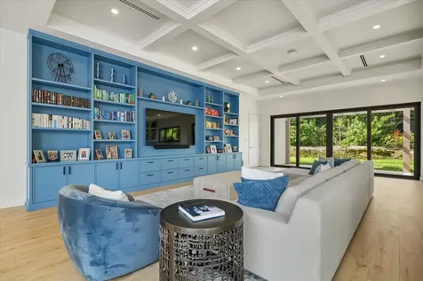 Bali Cinq New Providence Paradise Island BS