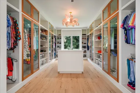 Bali Cinq New Providence Paradise Island BS