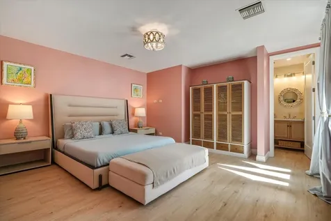 Bali Cinq New Providence Paradise Island BS