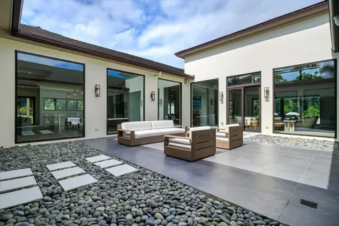 Bali Cinq New Providence Paradise Island BS