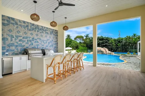 Bali Cinq New Providence Paradise Island BS