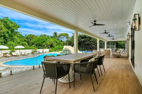 Bali Cinq New Providence Paradise Island BS