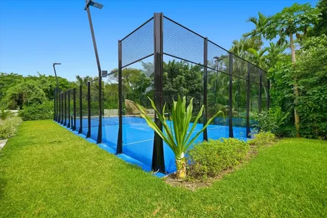 Bali Cinq New Providence Paradise Island BS