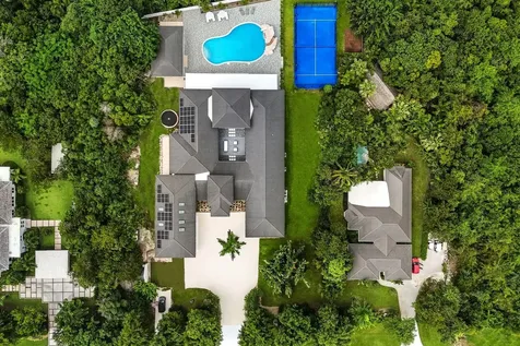 Bali Cinq New Providence Paradise Island BS