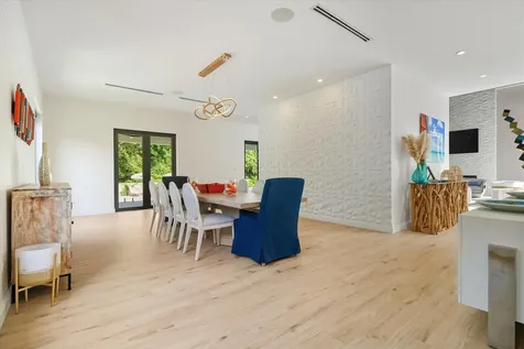 Bali Cinq New Providence Paradise Island BS