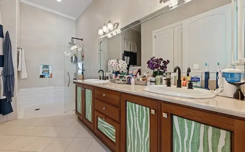 Bldg 4 Love Beach Walk New Providence Paradise Island BS