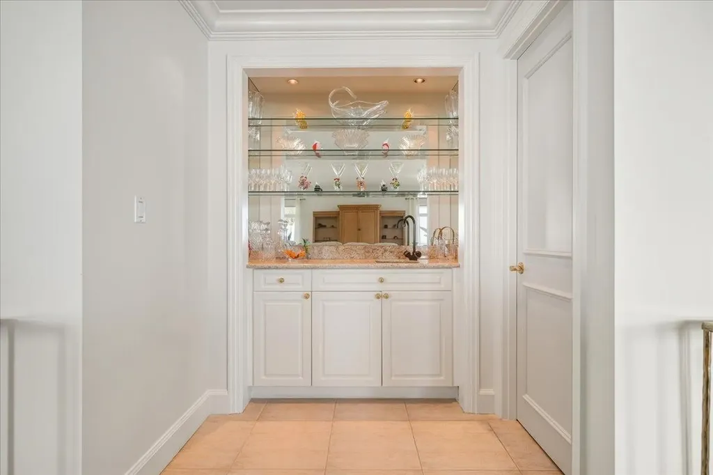 Beach Manor, Bayroc New Providence Paradise Island BS