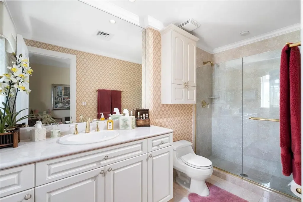 Beach Manor, Bayroc New Providence Paradise Island BS