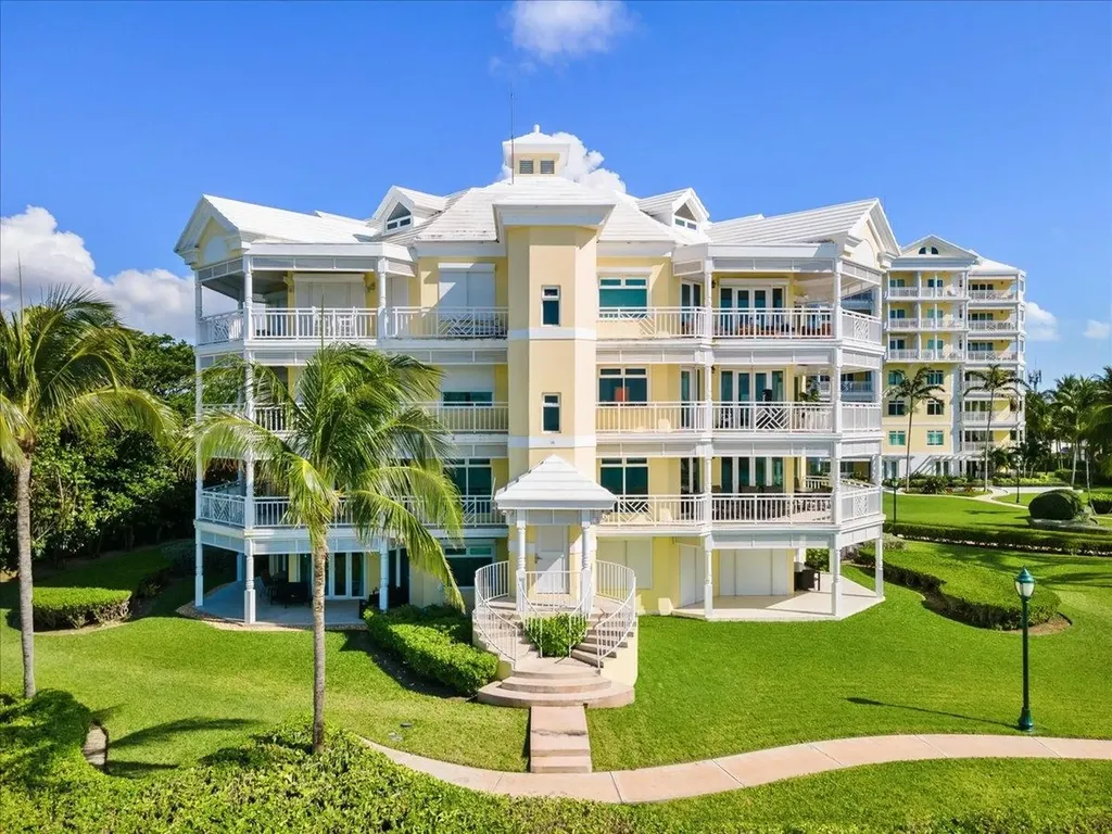 Beach Manor, Bayroc New Providence Paradise Island BS