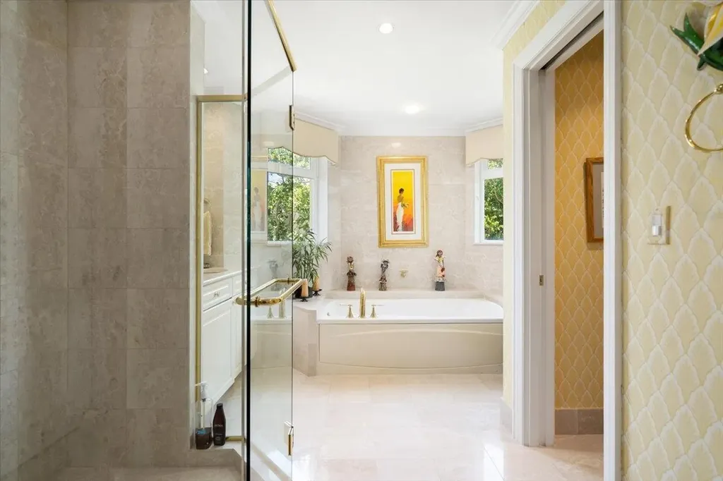 Beach Manor, Bayroc New Providence Paradise Island BS