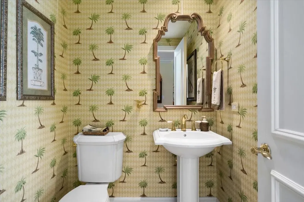 Beach Manor, Bayroc New Providence Paradise Island BS