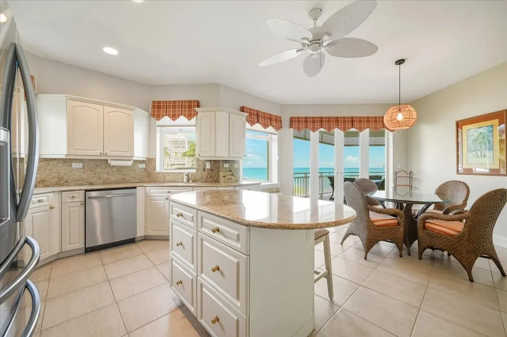 Beach Manor, Bayroc New Providence Paradise Island BS