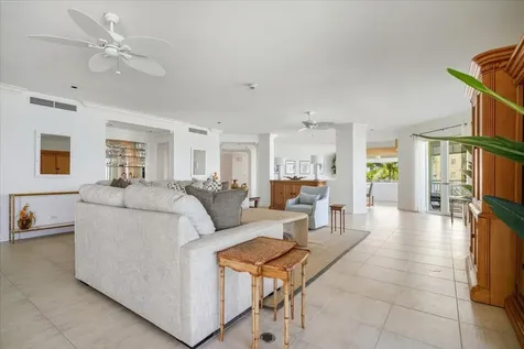 Beach Manor, Bayroc New Providence Paradise Island BS