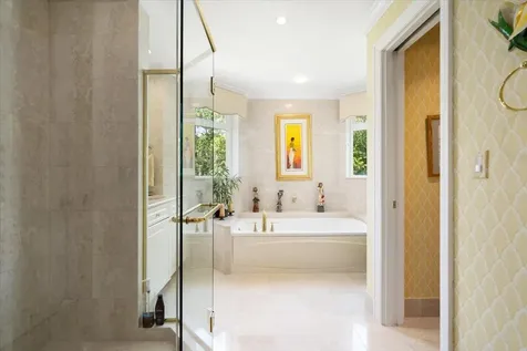 Beach Manor, Bayroc New Providence Paradise Island BS