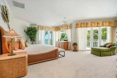 Beach Manor, Bayroc New Providence Paradise Island BS